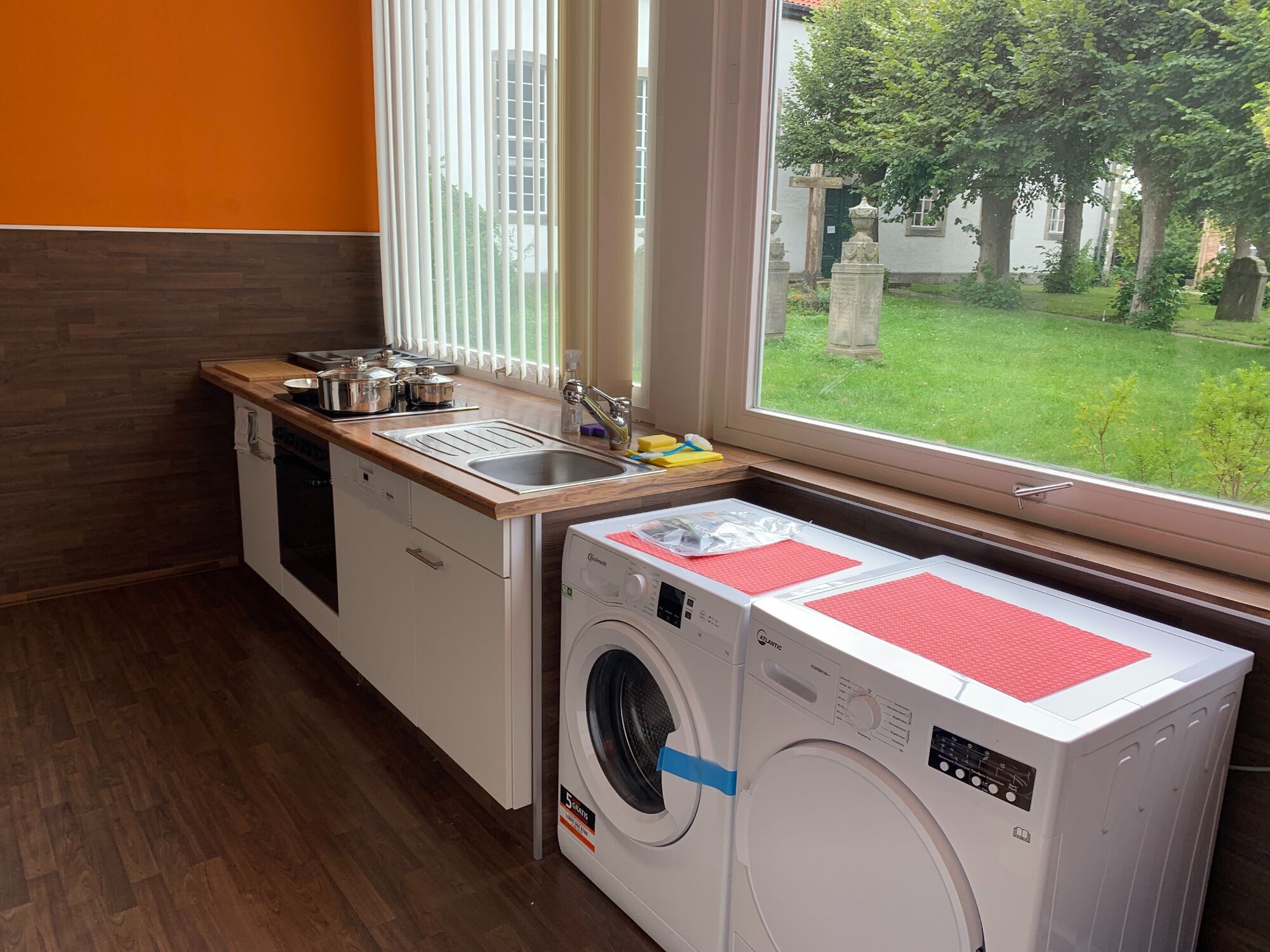 Mehrere Waschmaschinen Trockner 