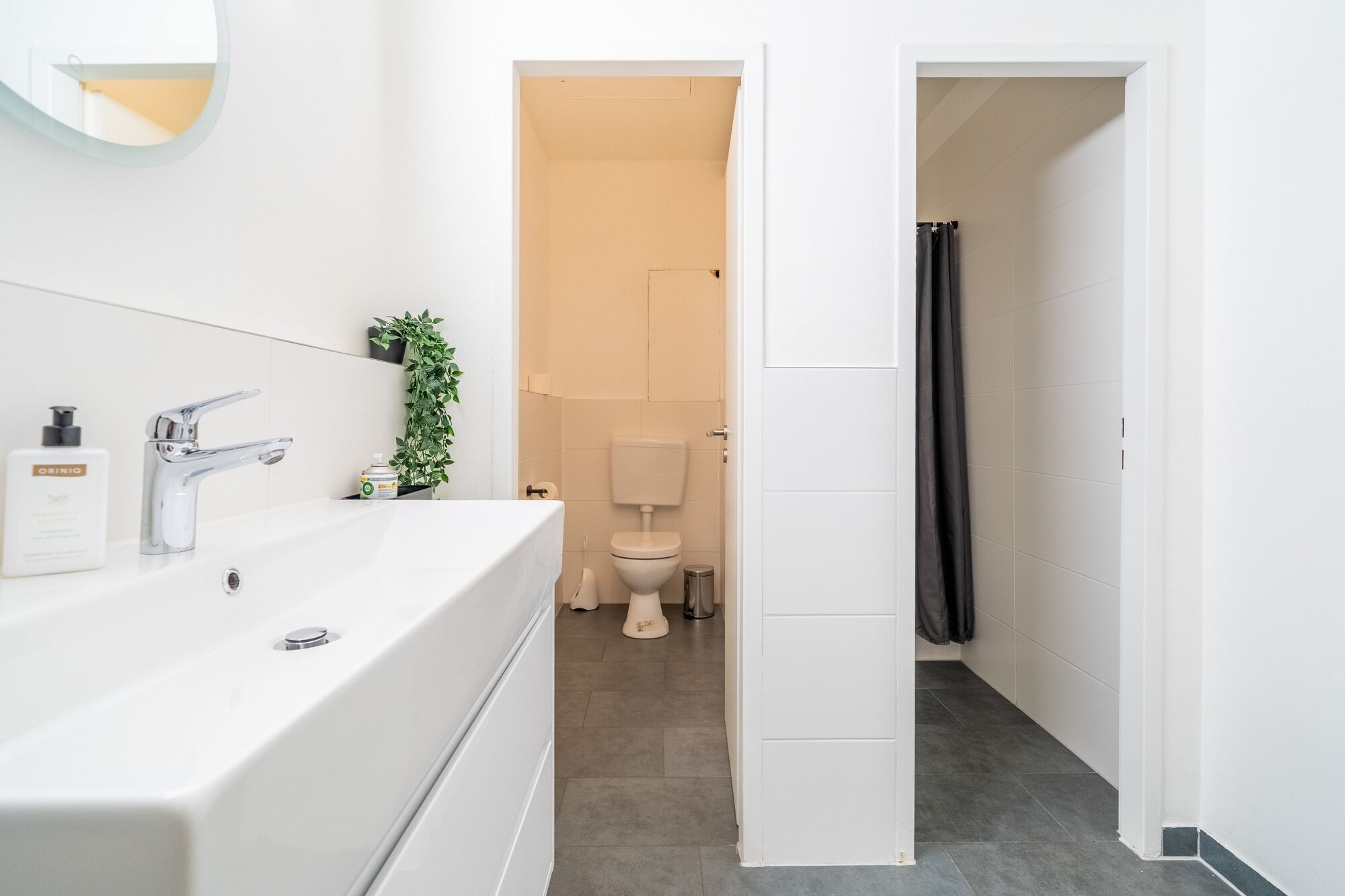 Gemeinschaftsbad mit Dusche und WC