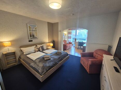 Doppelzimmer mit Balkon (weitere Zimmer von Einzelzimmer - Doppelzimmer - Apartment - Familienzimmer)