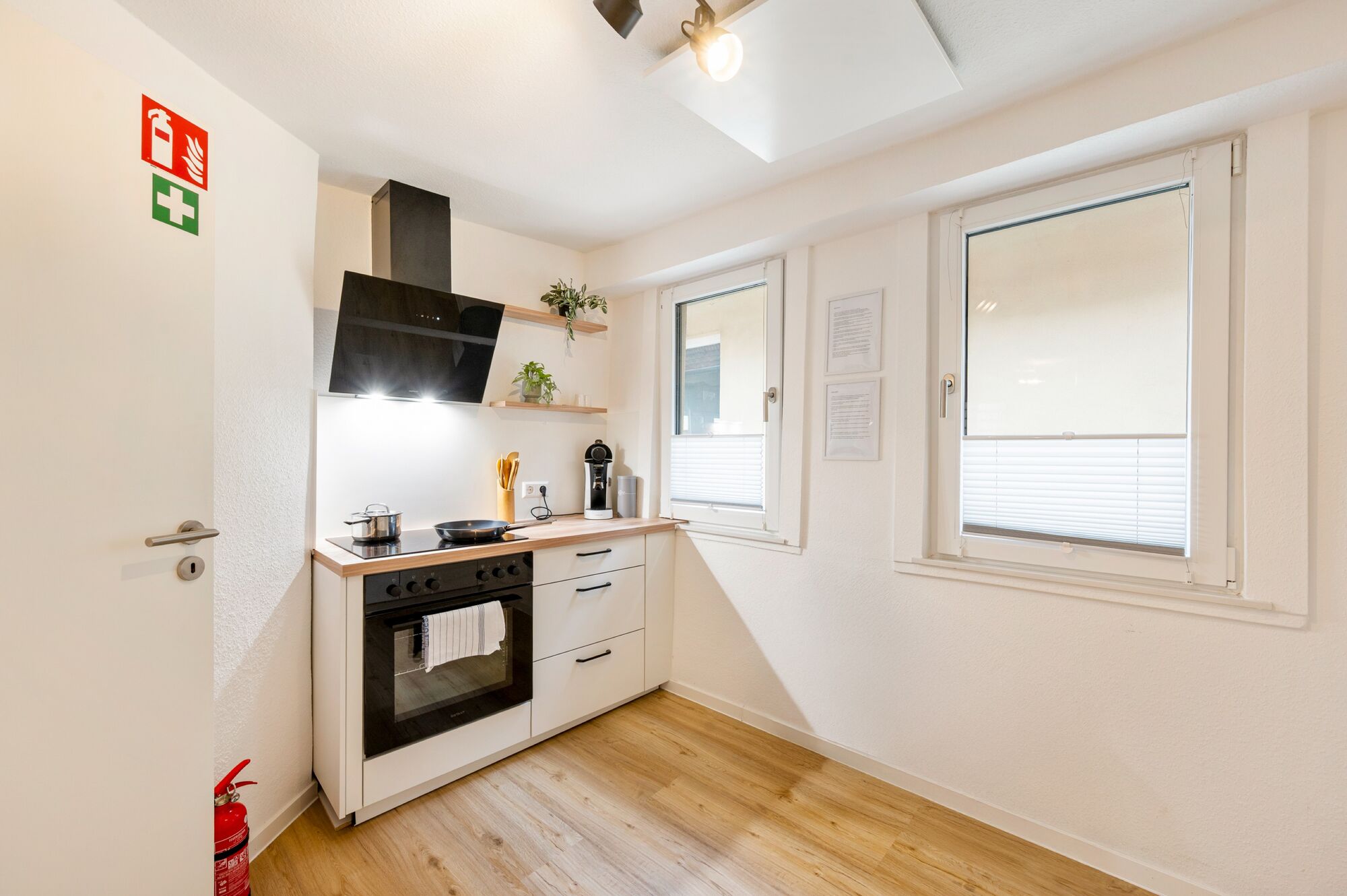 Herd mit Backofen und Kochzubehör