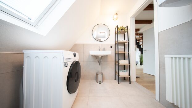 Waschtrockner im Bad