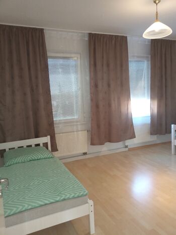 3 Schlafzimmer Wohnung mit Garten und 3 Parkplätze Foto 1