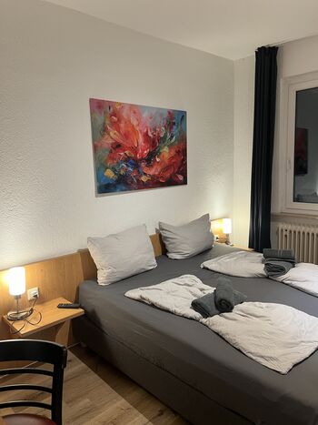 Zimmer und Wohnnugen in TOP LAGE! Bild 6