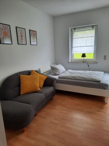 Wohnung 1, Schlafraum mit einem Bett