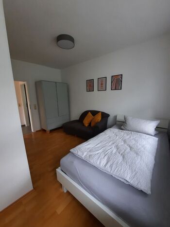 Wohnung 1, Schlafraum mit einem Bett