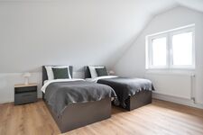 Modern eingerichtete Studios mit voll ausgestatteter Küche Bild 2