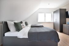 Modern eingerichtete Studios mit voll ausgestatteter Küche Bild 3