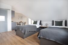 Modern eingerichtete Studios mit voll ausgestatteter Küche Bild 2