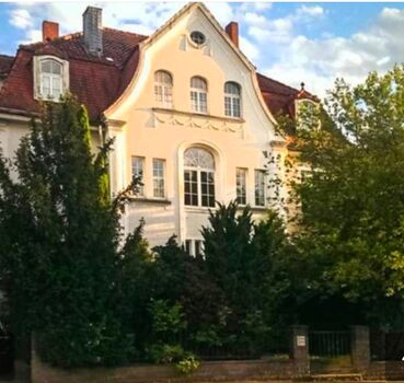 Weiße Villa Krone Bild 1