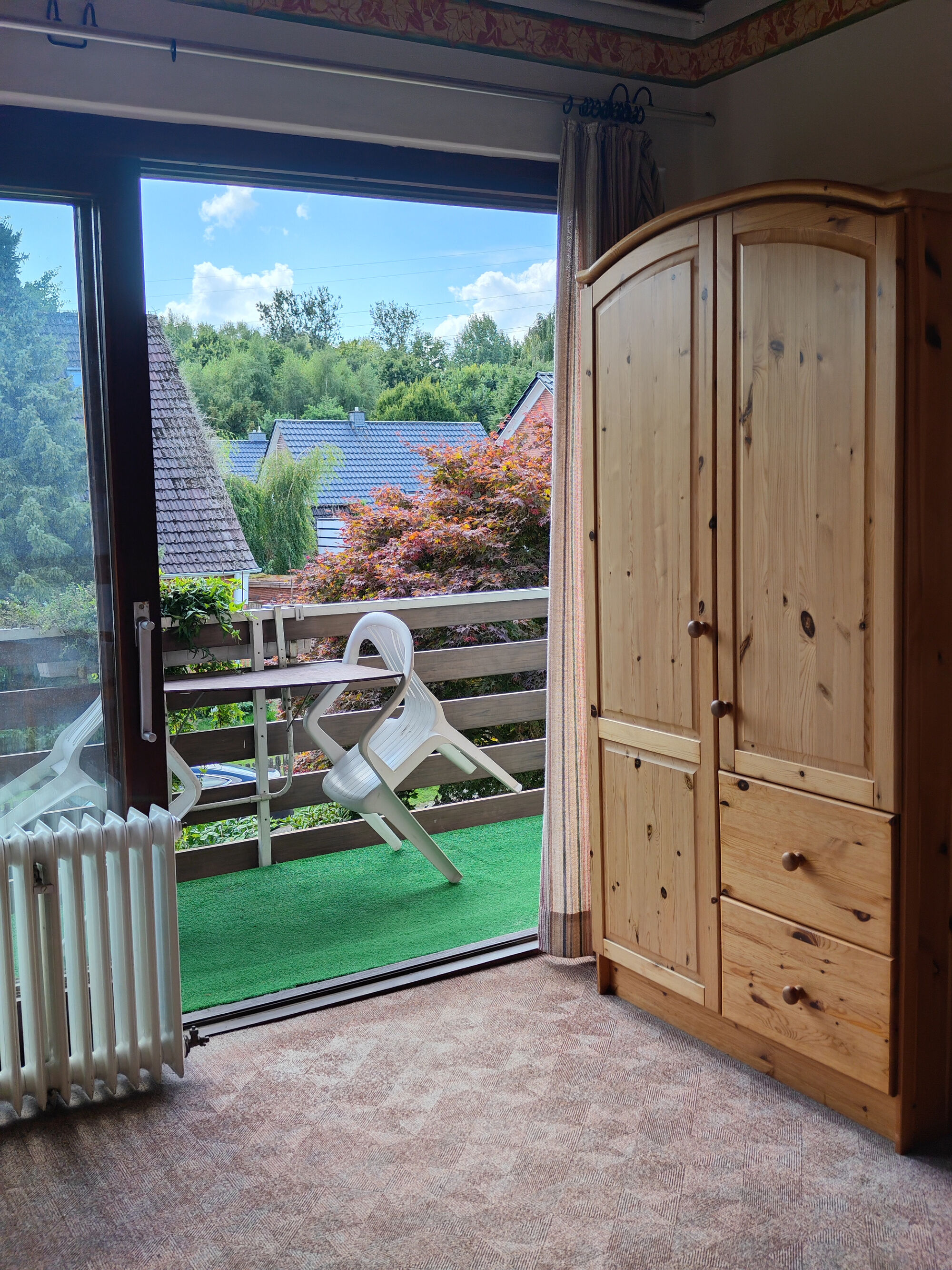 Zimmer mit Balkon