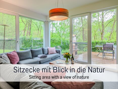 Sofa mit Blick in die Natur - Monteurzimmer in Alpirsbach