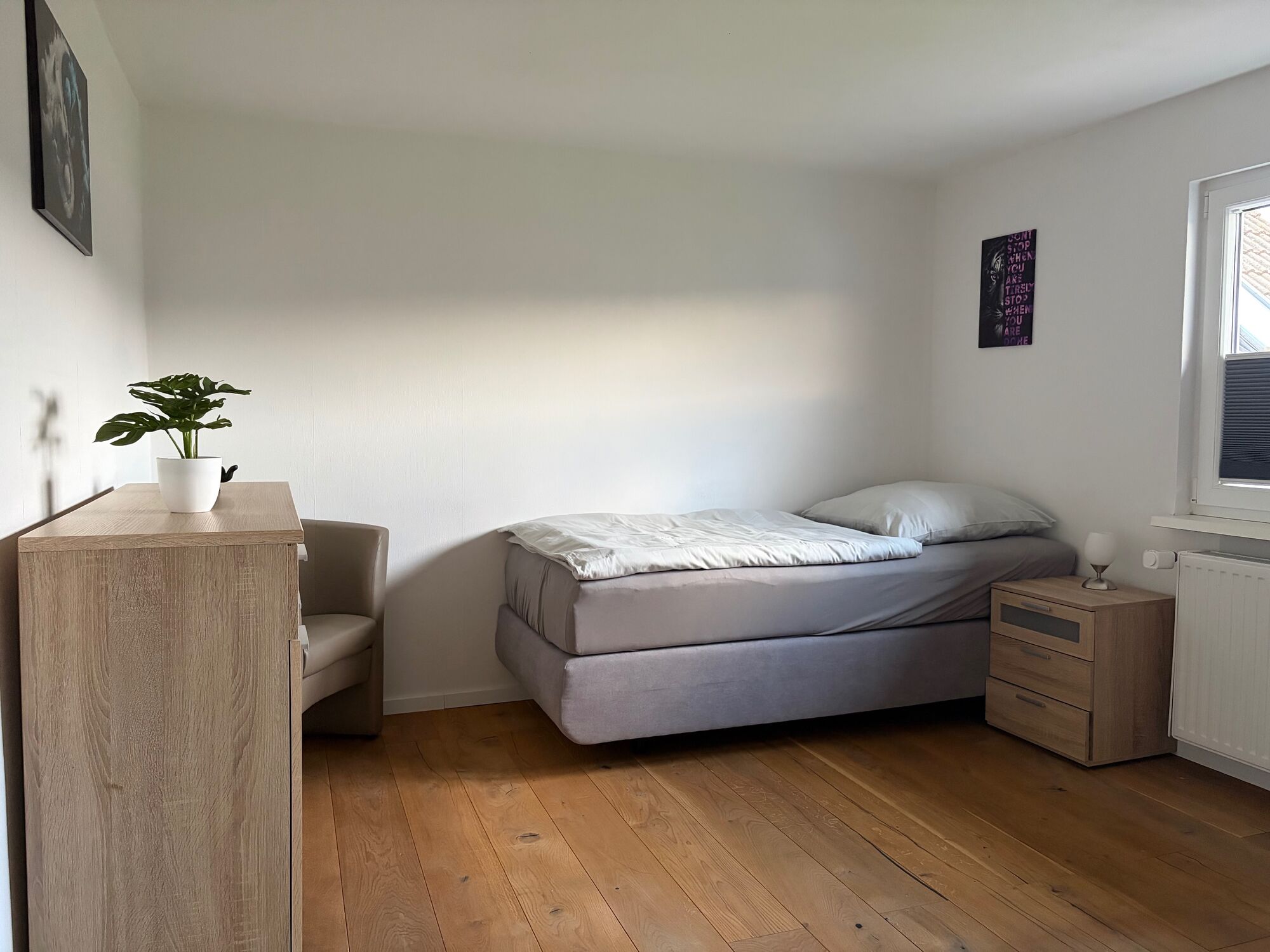 Schlafzimmer rechts 2