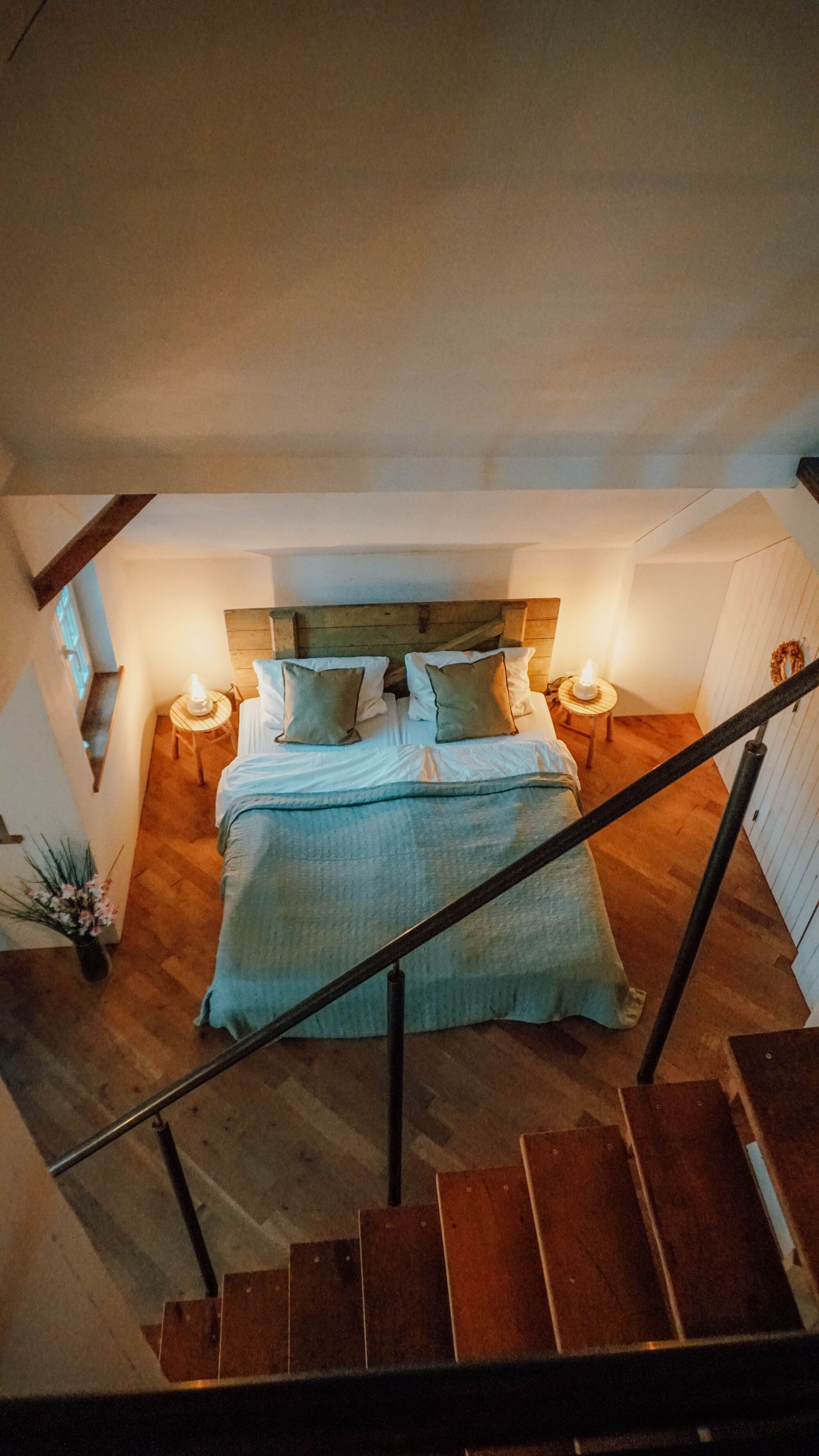 Doppelbett im EG des Maisonette Appartements