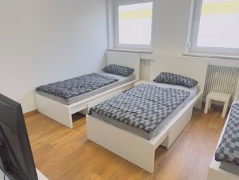 Wohnung in Augsbug 8 Personen /Parkplatz/2 WC Bild 3