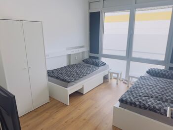 Wohnung in Augsbug 8 Personen /Parkplatz/2 WC Bild 2