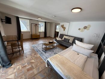Wohnzimmer mit 2 Schlafsofas