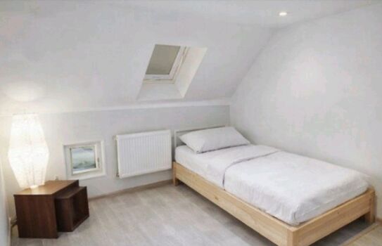 3 Wohneinheiten mit Küchen und Mobiliar am Holzmarkt Bild 1