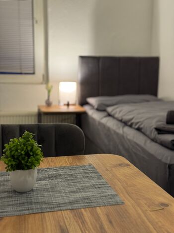 Moderne Einzel-Doppelzimmer Vollausgestattet, WLAN, Zentral Bild 1