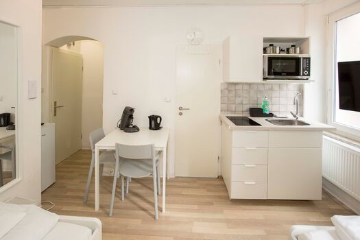 Für 2 Personen, Waschmaschine, Kitchenette, Bad, WLan + zentrumsnah Bild 2