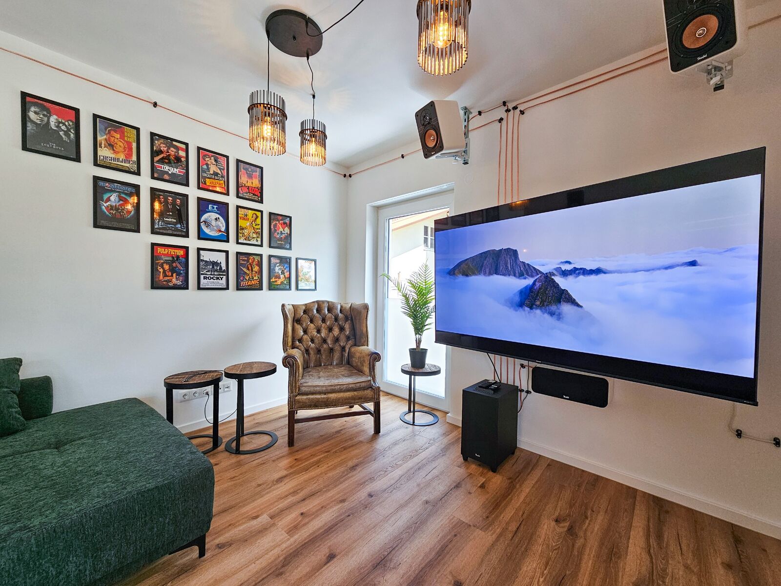 70"-4K-Screen mit 5.1 Surround System