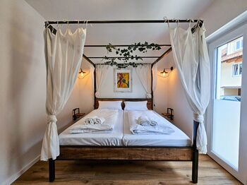 Schlafzimmer 2: Handtücher und Bettwäsche für alle Gäste vorhanden