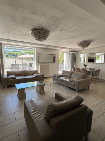 Modernes Apartment mit großer Terrasse Bild 1