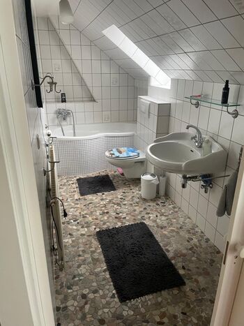 Ruhige 4-Zimmer-Wohnung mit Parkplatz Bild 3