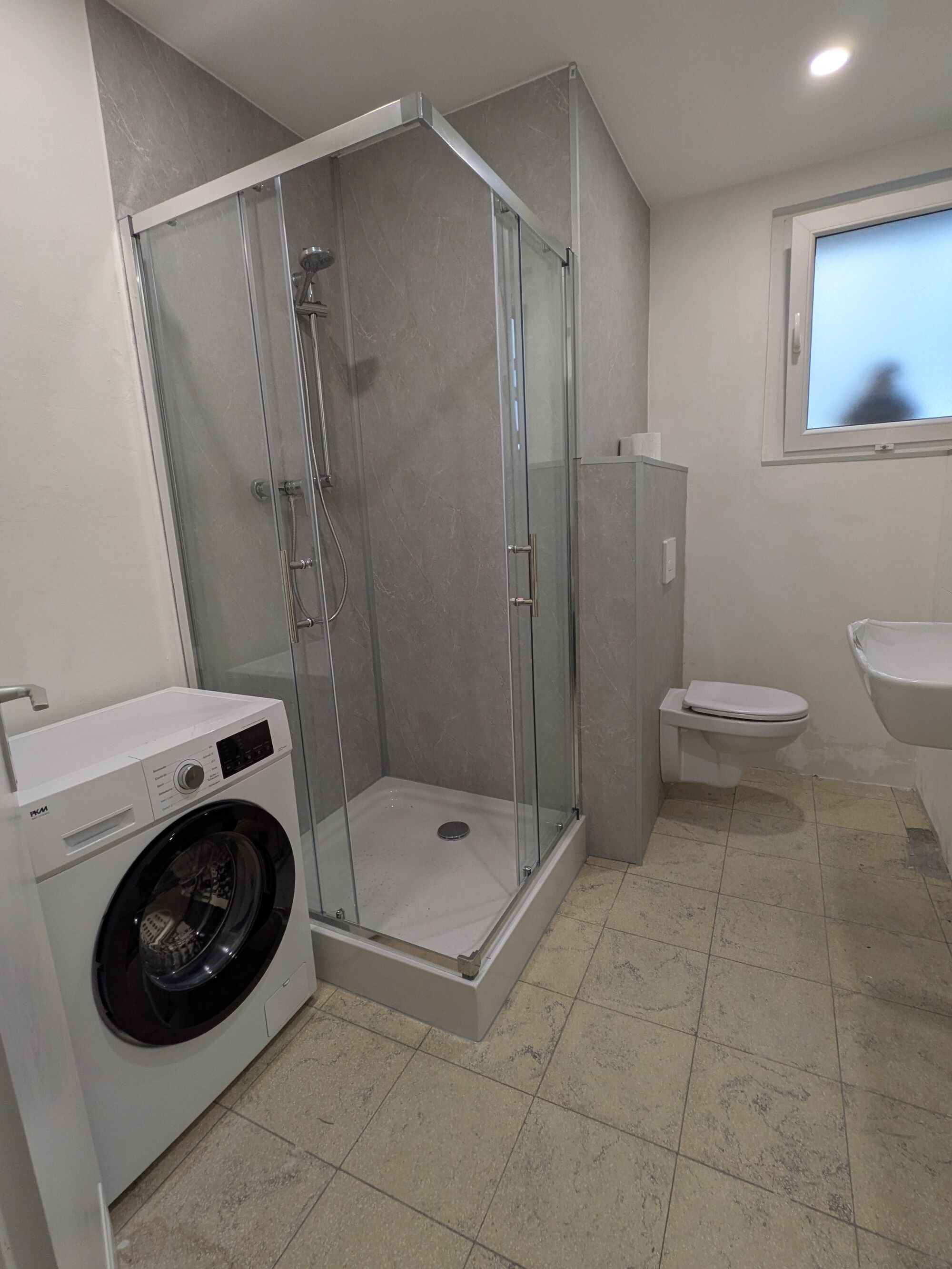 Badezimmer/ Dusche / Waschmaschine