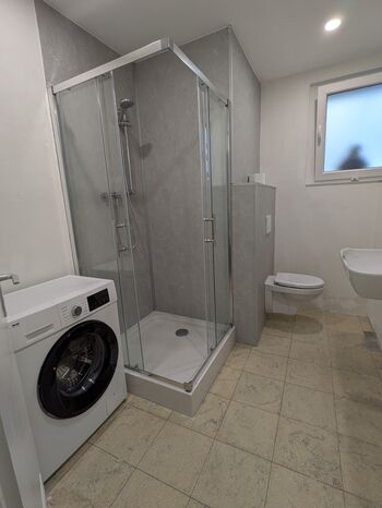 Badezimmer/ Dusche / Waschmaschine