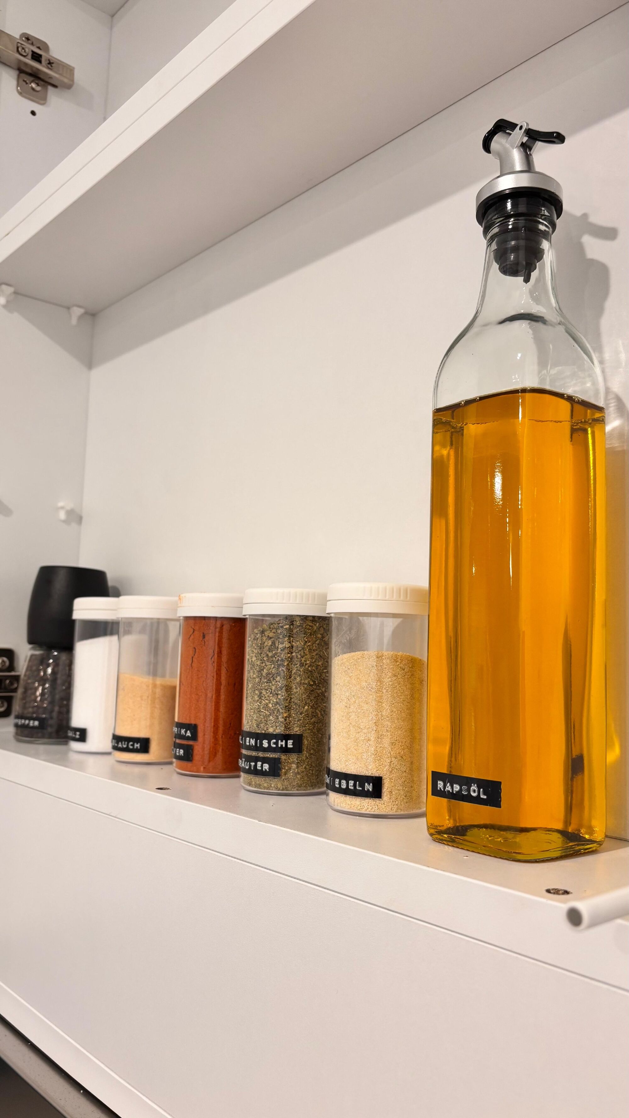 Gewürze und ein Öl steht zum Kochen zur Verfügung