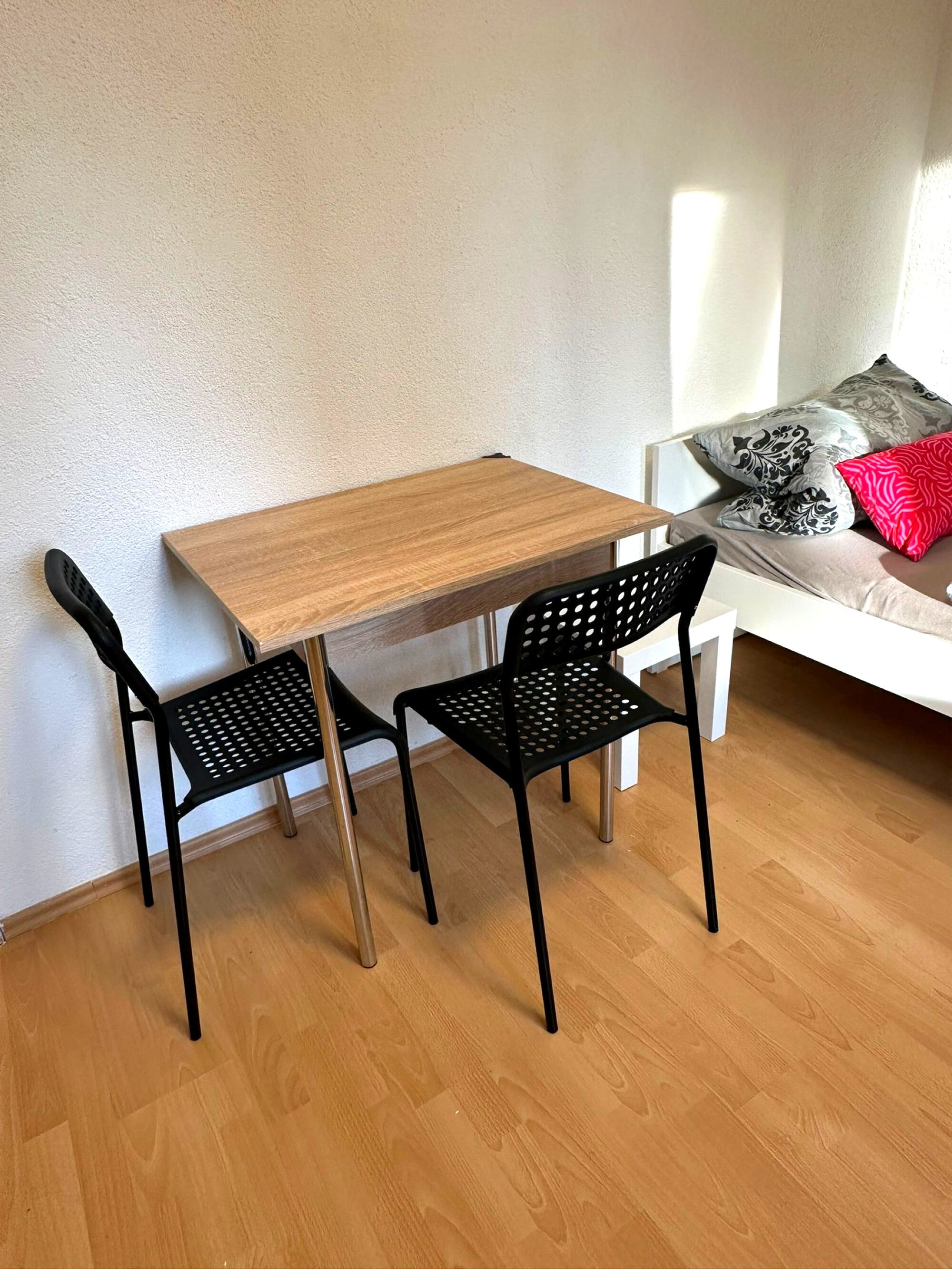 Tisch im Schlafzimmer