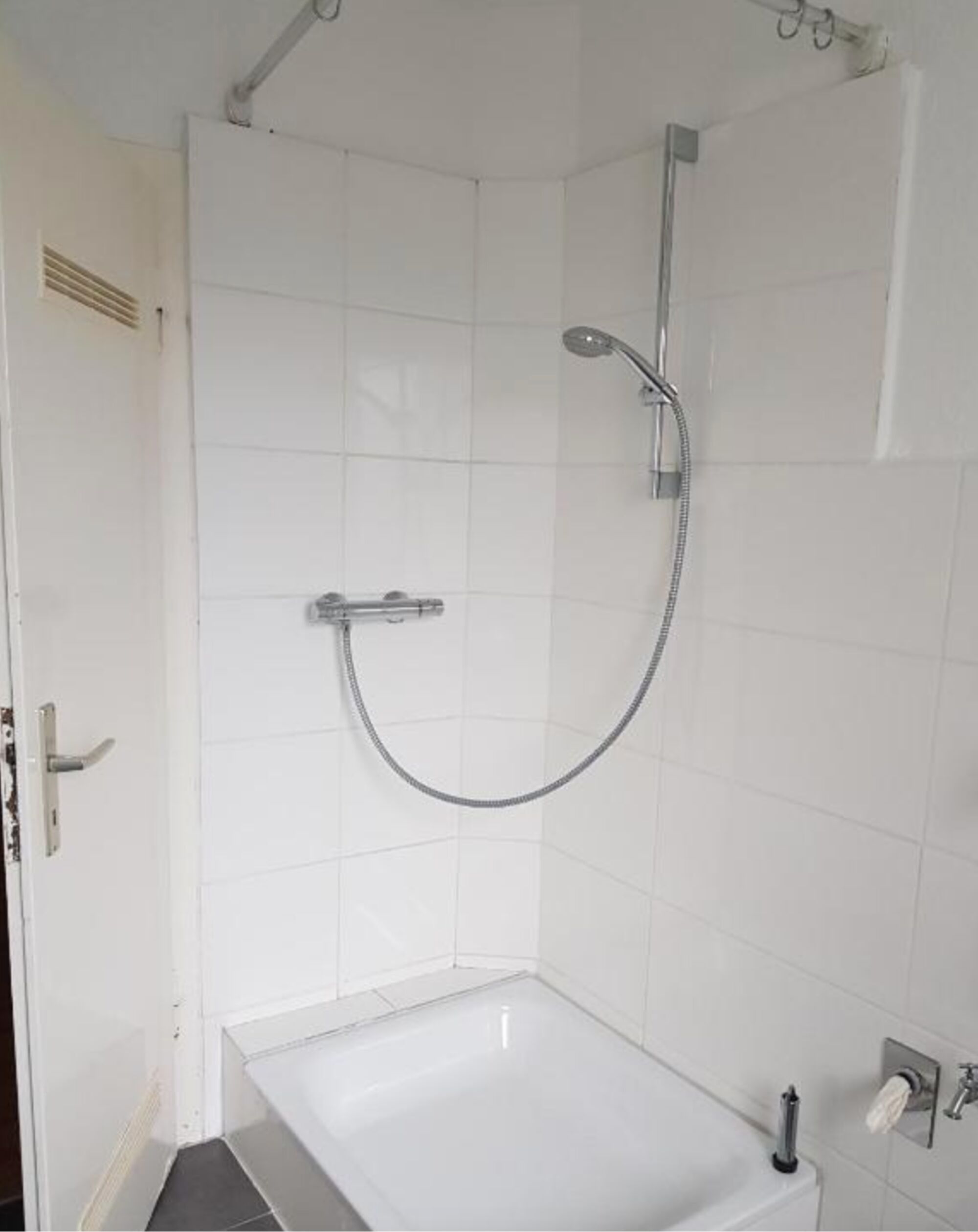 Wohnung 2: Bad mit Dusche
