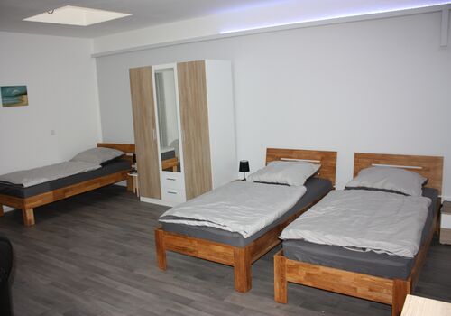 DHP Apartments Picture 5