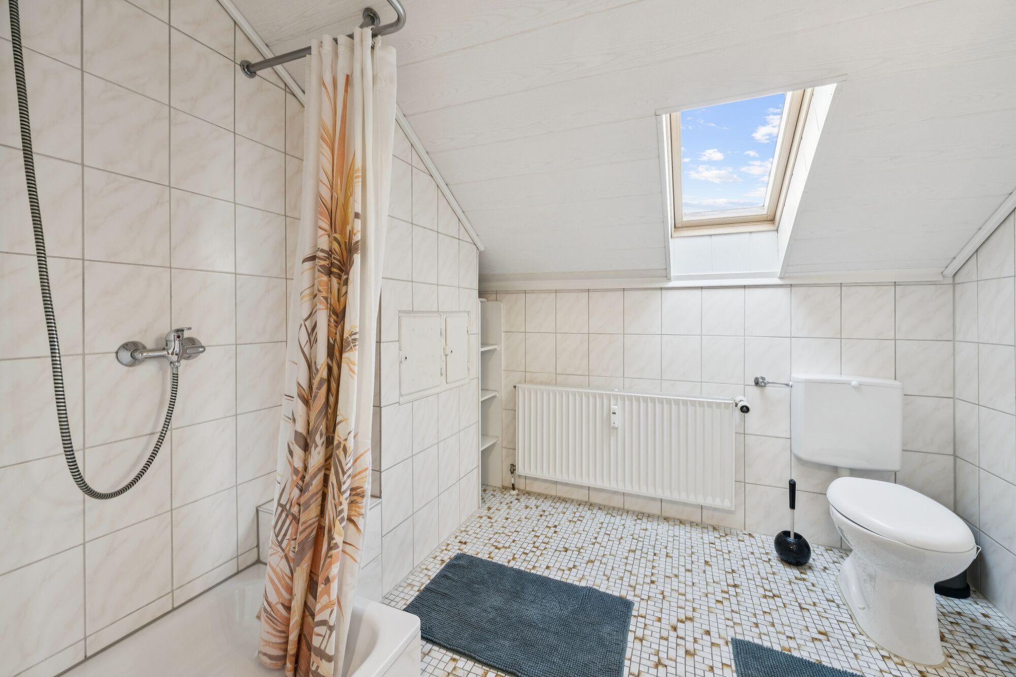 Bad mit dusche und WC