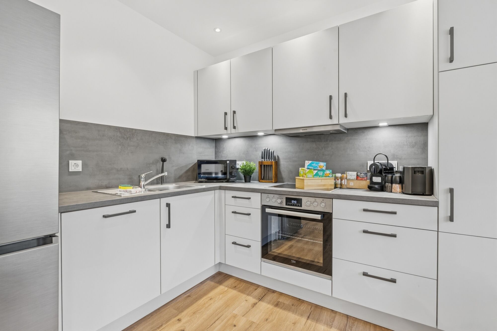 Vollausgestattete Küche mit Backofen & Spülmaschine – kochen wie zuhause