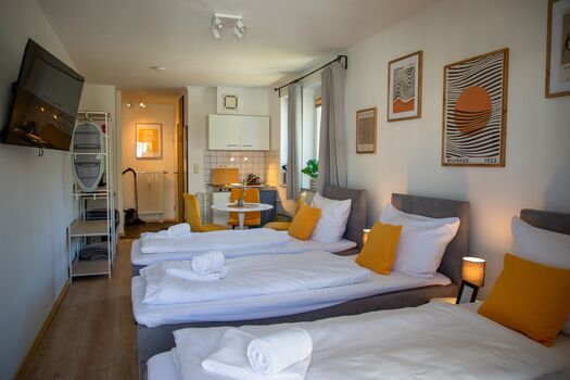 Passau- Zentrale Lage 3 Einzelbetten Parkplatz Balkon Bild 3