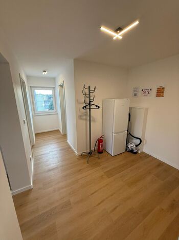 Flur mit Kühlschrank