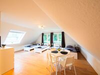 hanS: Kiel 30 Minuten, Lübeck 30 Min., Neumünster 20 Min. Foto 15