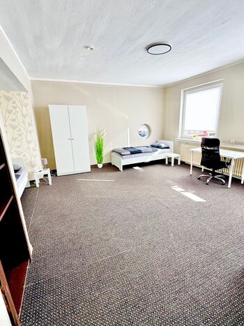 200 m² Wohnung Verl NEU!!! 2-Bäder/2 WC`s/5 Schlafzimmer Bild 4