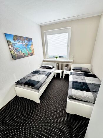 200 m² Wohnung Verl NEU!!! 2-Bäder/2 WC`s/5 Schlafzimmer Bild 2