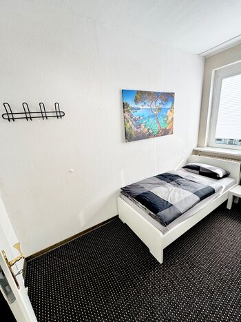 200 m² Wohnung Verl NEU!!! 2-Bäder/2 WC`s/5 Schlafzimmer Bild 3
