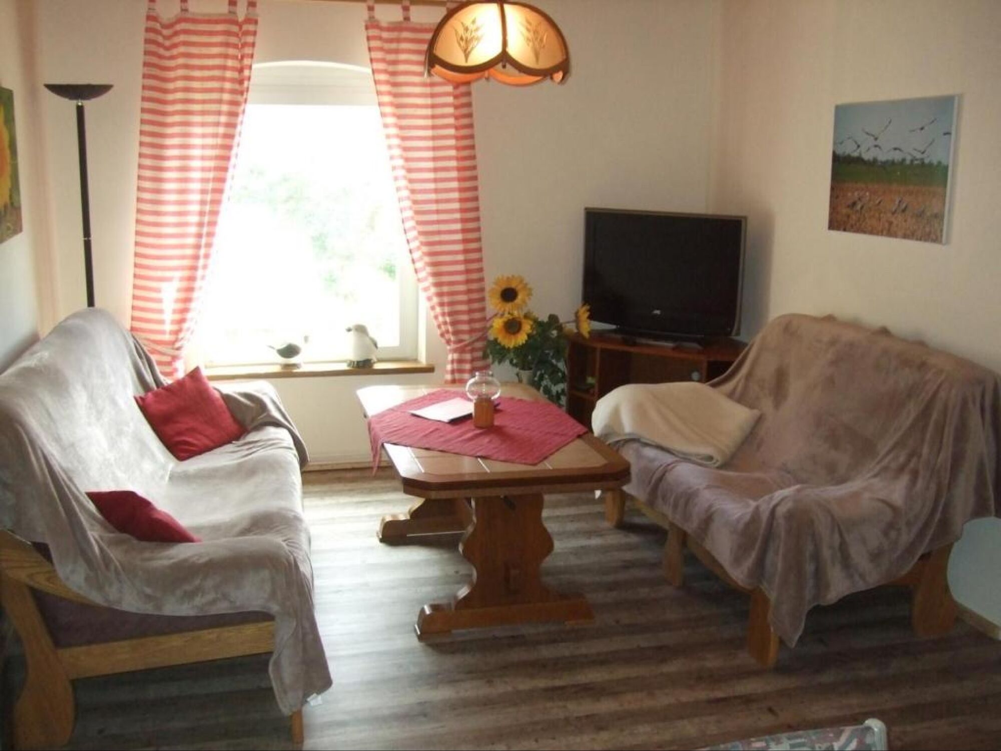 Wohnraum mit Sat-TV, Radio und WLAN