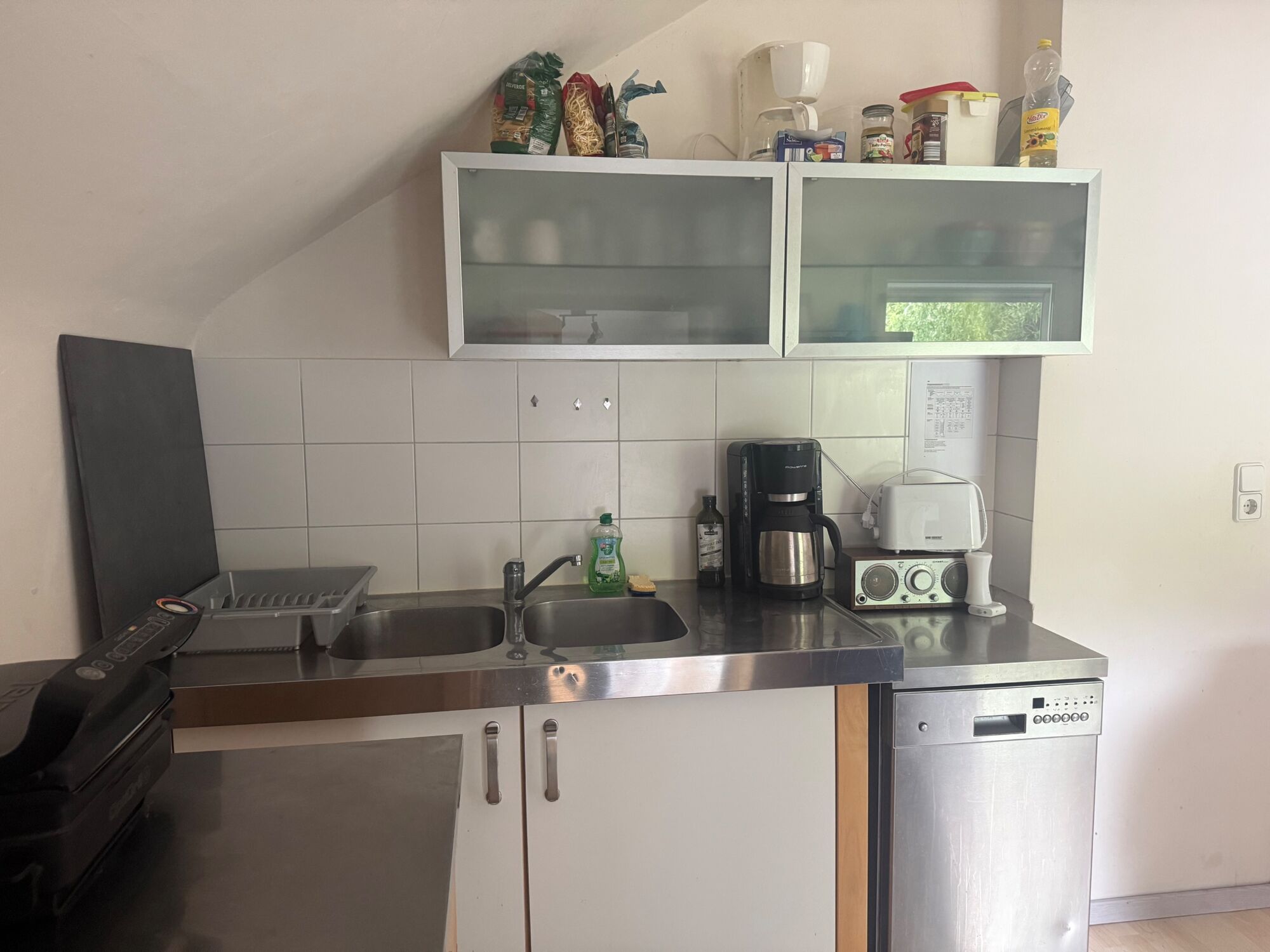 eingerichtete Küche im 1. OG 