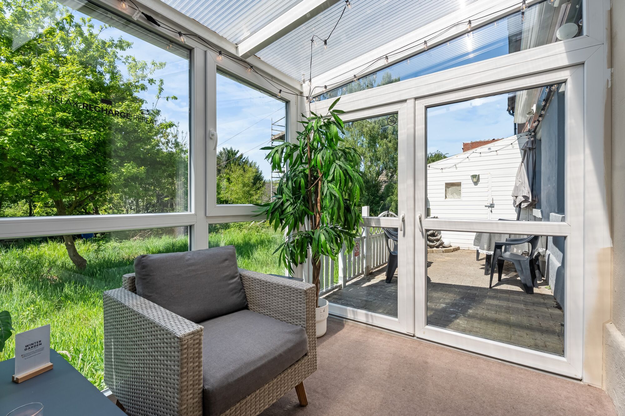 Wintergarten Apartment "Warsaw"