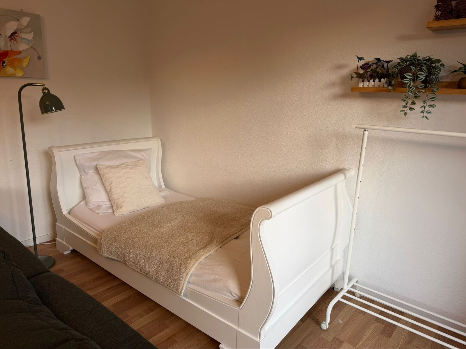 Einzelbett im Wohnzimmer