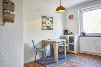 Kueche mit ausziehbarem Tisch, voll ausgestattet