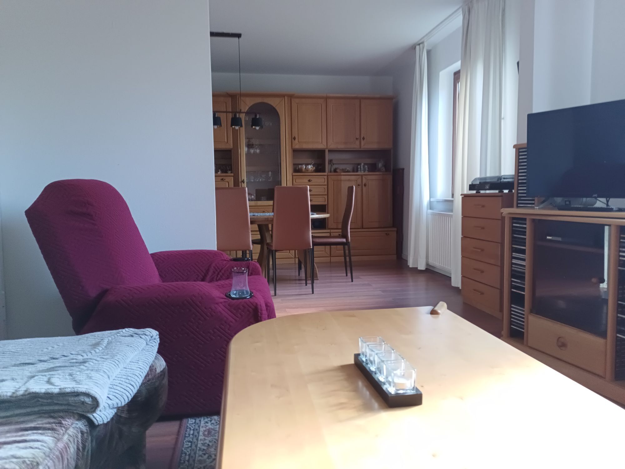 Wohnzimmer mit Blick ins Esszimmer