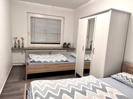 Schlafzimmer 1