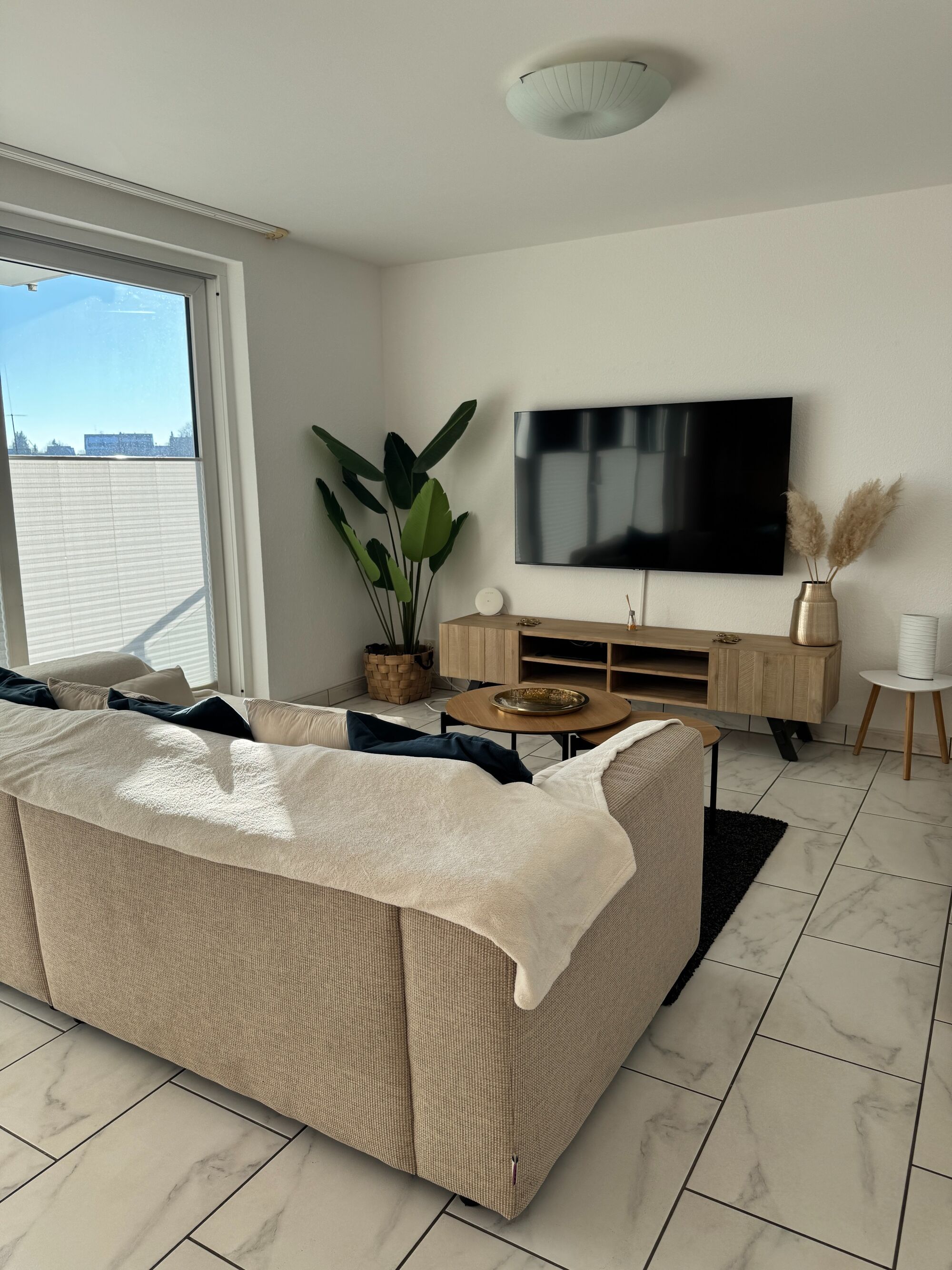  Wohnzimmer mit TV