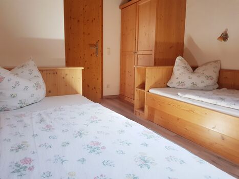 Schlafzimmer mit 2 Einzelbetten